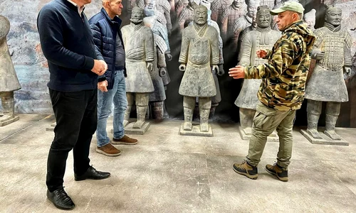 Expoziția „Soldații de teracotă - Armata nemuritoare a primului împărat chinez”, la Arad (foto:  Complexul Muzeal Arad)