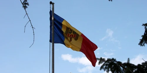 Tricolorul de la Primăria Cuhneşti a fost arborat gresit