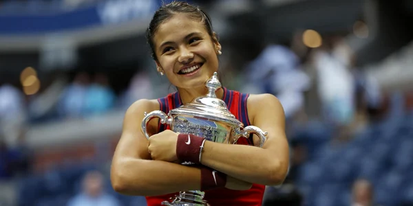 emma raducanu trofeu us open 11 septembrie 2021 foto epa efe