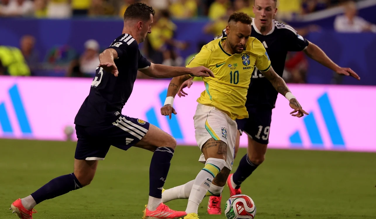 Neymar a revenit pe teren la națională, după 980 de zile de absență (FOTO: EPA)