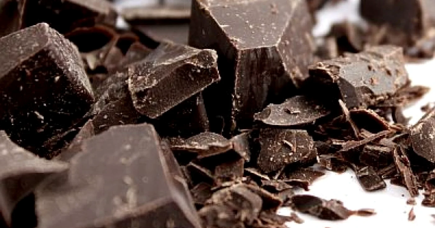 Poţi slăbi până la 7 kg în 14 zile cu dieta cu ciocolată neagră.