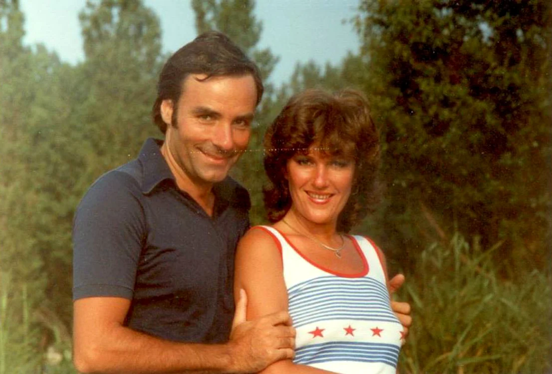 
    Fiul Stelei Enache, când era mic și în prezentfoto: arhivă personală  