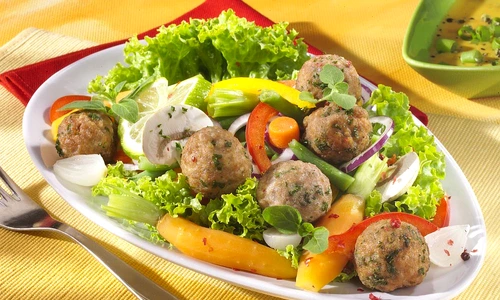 salata chiftele curcan jpeg