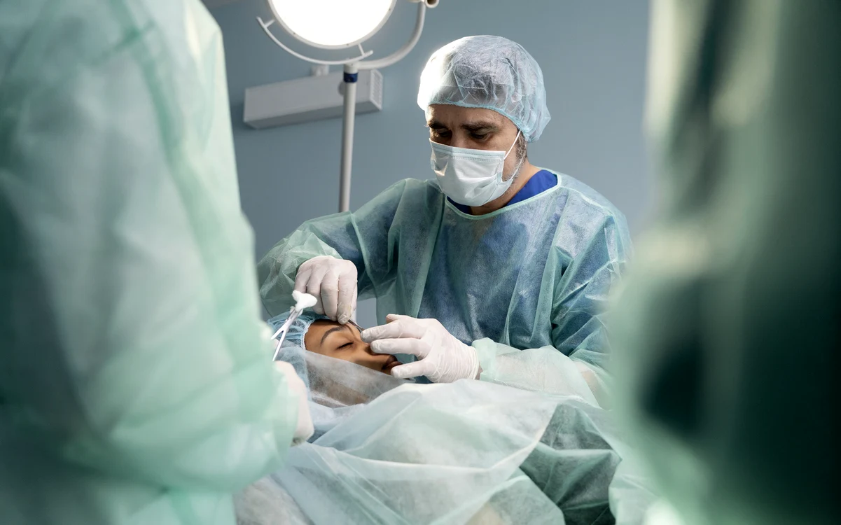 Tânărul a fost operat de urgență.