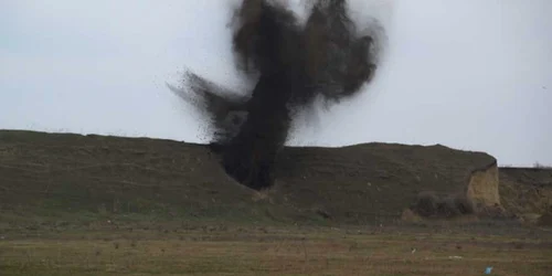 Imagine de la distrugerea muniţiei. FOTO: ADEVĂRUL