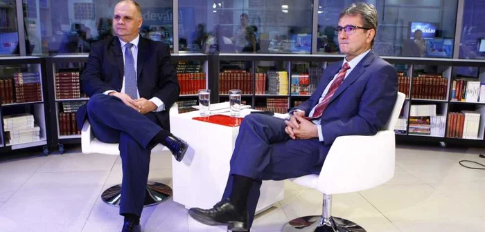 Doctorii Florin Duicu şi Dorel Săndesc în studioul Adevărul Live FOTO David Muntean