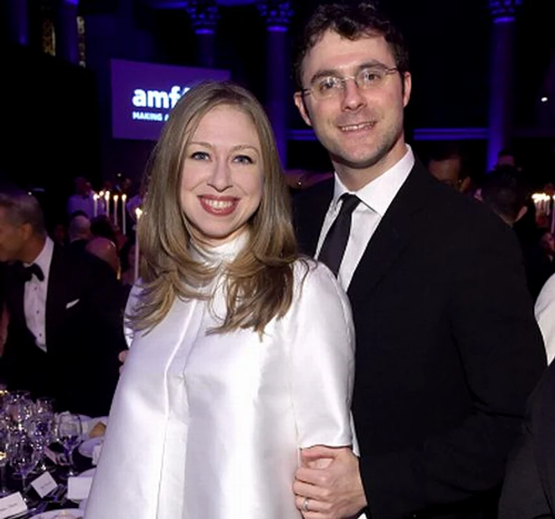 
    Chelsea și Marc au împreună un băiat și o fatăFoto: Getty  