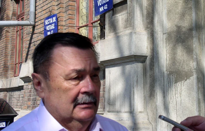 Victor Paul Dobre, la ieşirea din secţia se votare