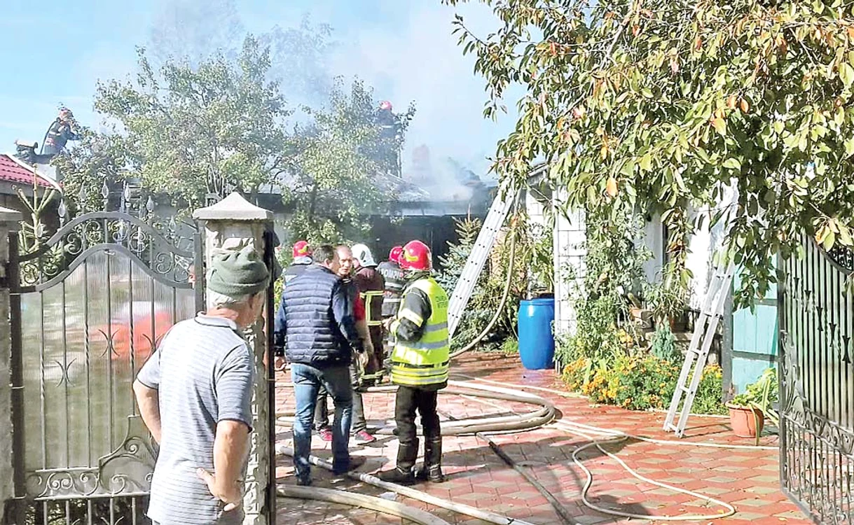
    Pompierii au intervenit cu 6 autospeciale  