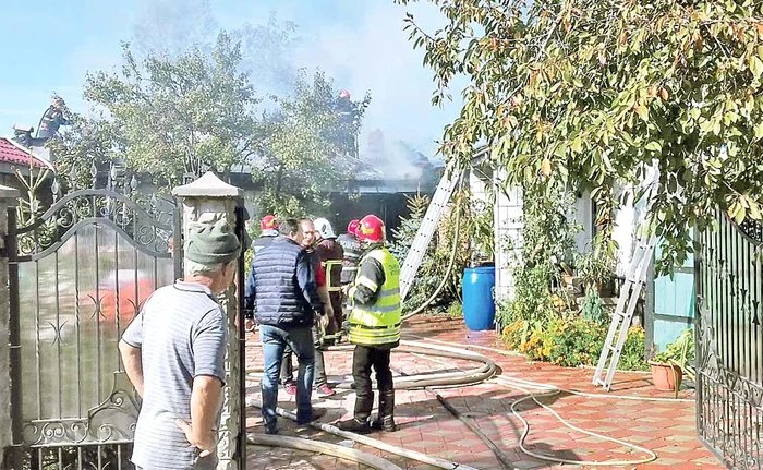 Pompierii au intervenit cu 6 autospeciale