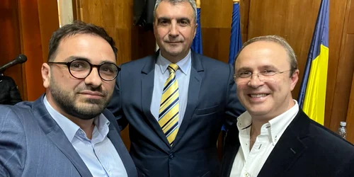 Grig Chiroiu actorul care candidează la președinția Consiliului Județean Vâlcea alături de candidatul la primărie și la Camera Deputaților Foto Cezar Bulacu jpeg