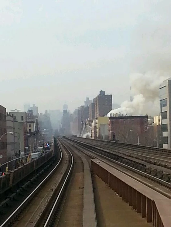 Clădire prăbuşită în New York (Foto: Twitter)