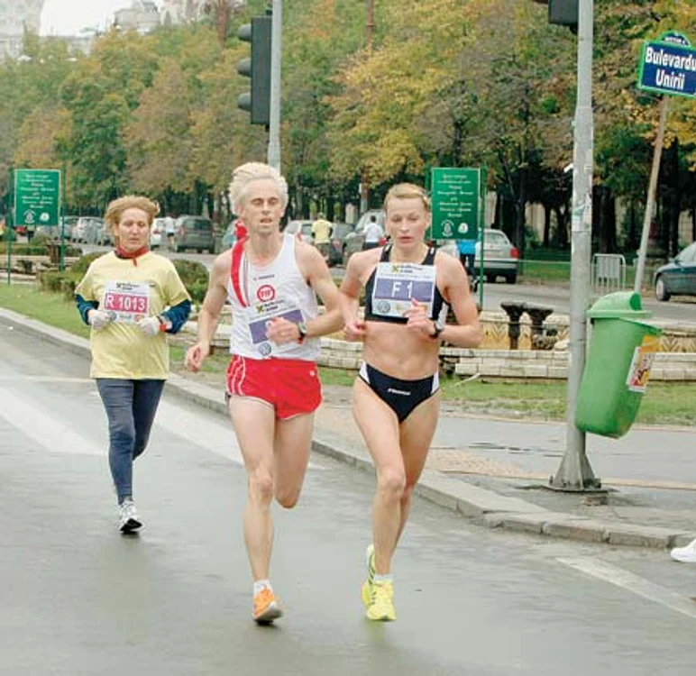 
    La semimaratonul de duminică s-au  înscris peste 7.000 de concurenţi (Foto: marian iliescu)  