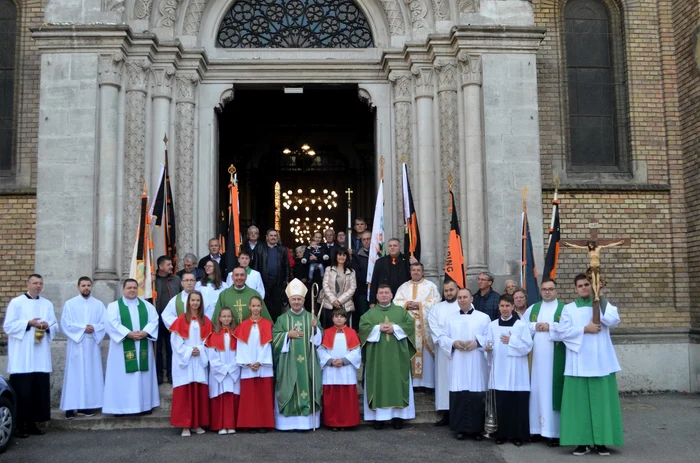 Steagurile au revenit în Biserica Millenium din Timișoara FOTO Facebook/Biserica Millenium