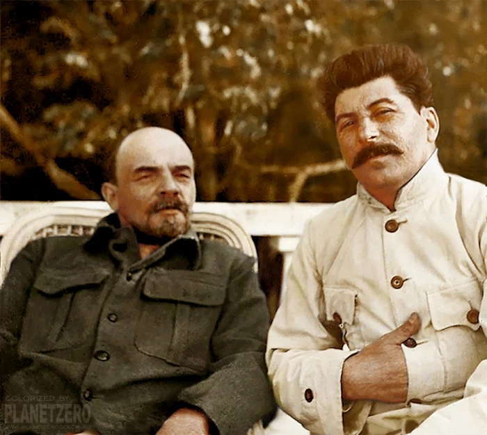 Vladimir Lenin şi Iosif Stalin