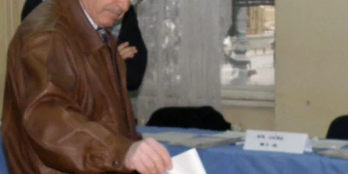 Cei care au trecut azi prin Arad s-au oprit la vot