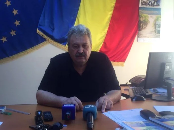 Poliţistul s-a împuşcat cu arma din dotare