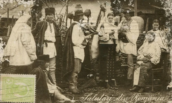 Cârciumă sătească. Carte poștală din 1912 (© iMAGO Romaniae)