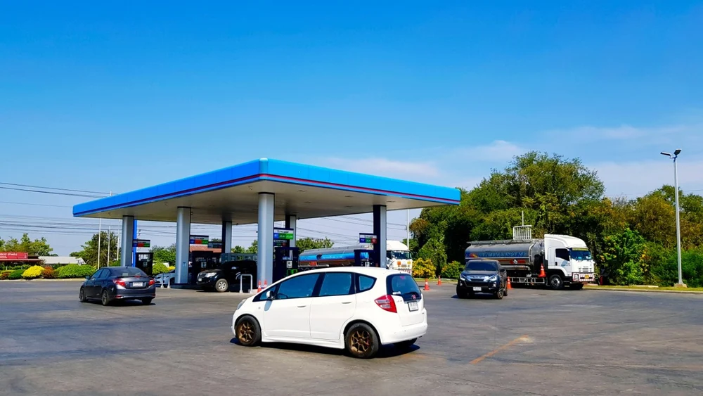 Raid ANAF la pompe. Amenzi pentru benzinăriile care au scumpit nejustificat carburanții în plină criză