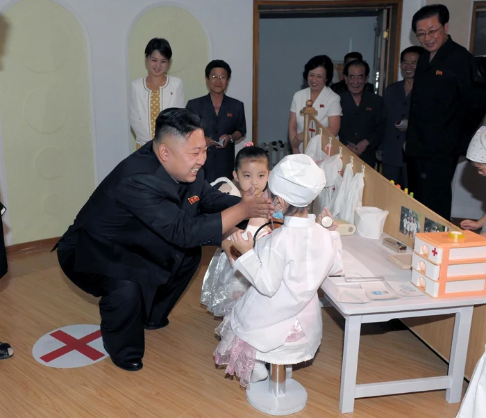 Liderul nord-coreean Kim Jong-un a dăruit copiilor câte un kilogram de bomboane de ziua sa de naştere FOTO Reuters