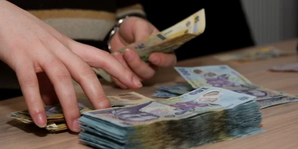 Până să fie prinsă, contabila apucase să fure peste 600.000 de lei