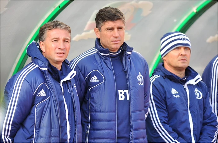 Dan Petrescu (stânga)