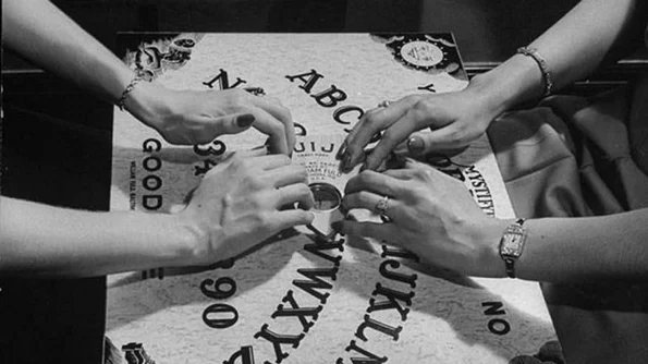 Placa Ouija, de la ocultism străvechi chinez la joc de societate jpeg