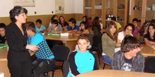 Elevii de la Colegiul National „Gib Mihaescu” din Dragasani, la „Caravana Cunoasterii”