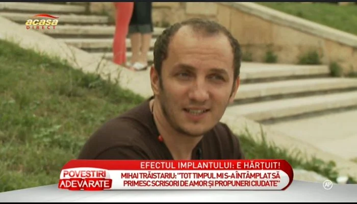 Trăistariu declară că este asaltat de admiratoare de când şi-a pus păr (captură: ACASĂ TV)