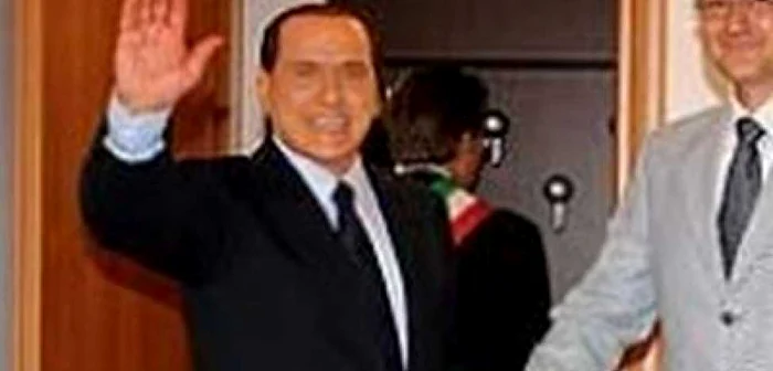 Berlusconi a fost întâmpinat cu proteste la Onna