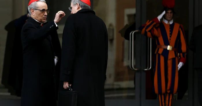 Cardinalii se pregătesc de alegerea Papei