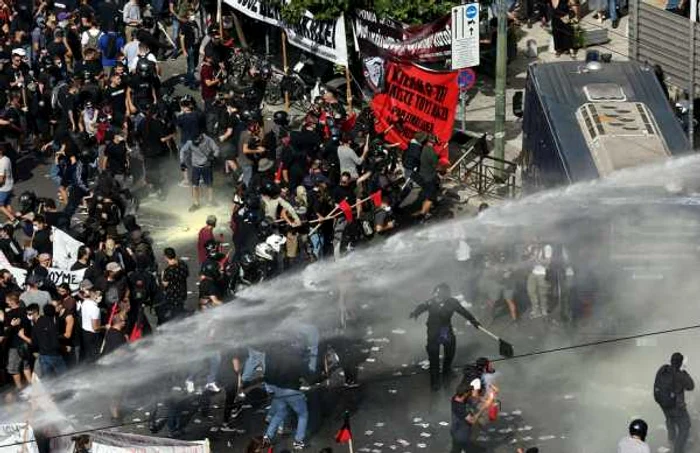 Ciocniri intre simpatizanti ai Zorilor Aurii si politie la Atena FOTO EPA-EFE