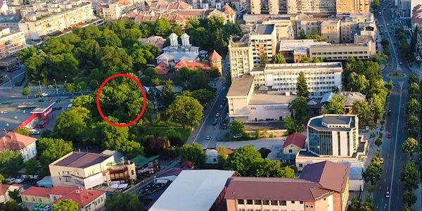 Zona zero din Râmnicu Vâlcea în care se va construi un controversat bloc de locuinţe Foto Adevărul - credit DMS 