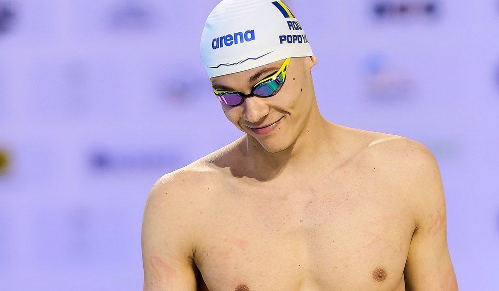 David Popovici a intrat decis în bazin, la Mondialele din Singapore. Este în semifinale la 200 de metri liber cu cel mai bun timp