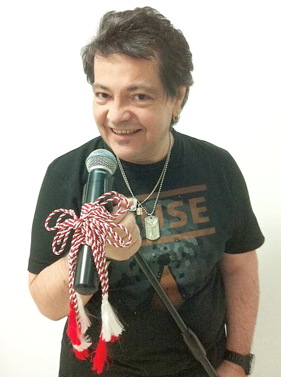 
    Solistul, diagnosticat cu cancer în 2010, are agenda plină   