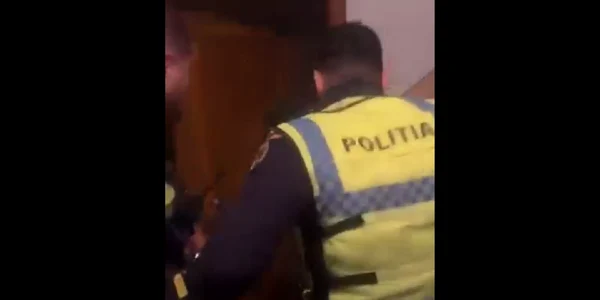 Politistii din Constanta au spart usa unui apartament pentru a salva un barbat foto captura video facebook png