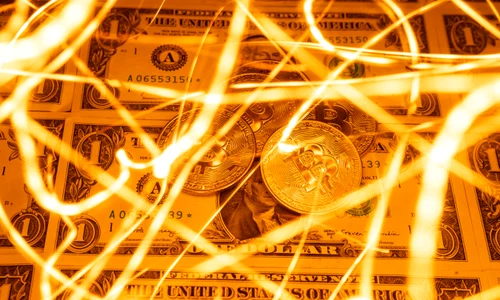 dolari bitcoini criptomonede aur foto shutterstock 2055472475 jpg