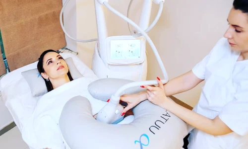 Face criolipoliză pentru topirea „colăceilor” de pe abdomen jpeg