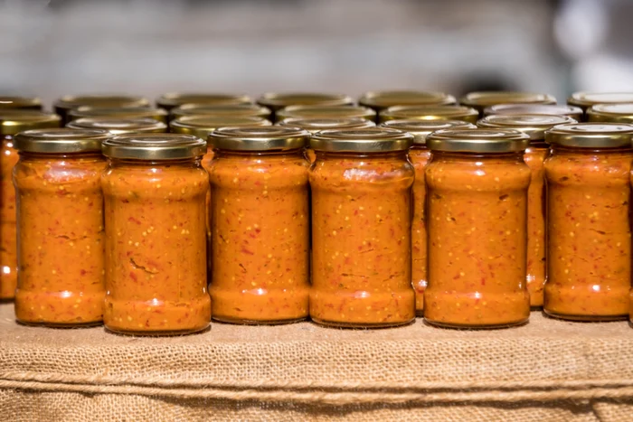 Borcane cu zacuscă / Foto: Shutterstock