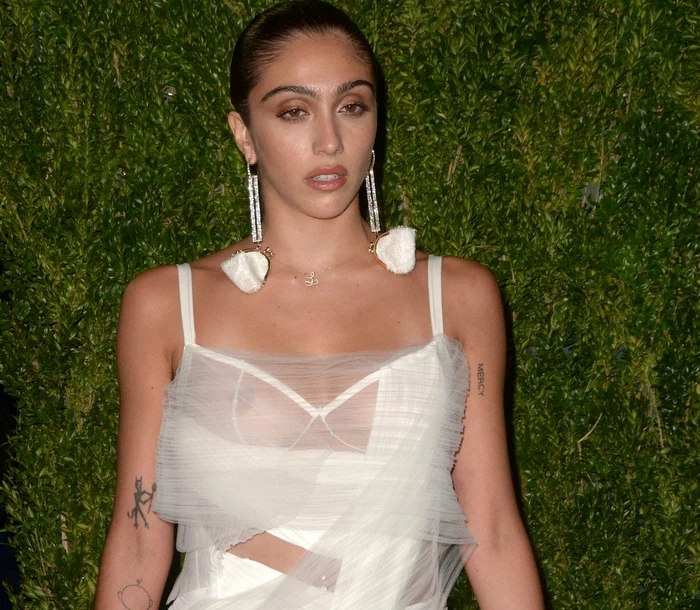 
    Lourdes a purtat o rochie transparentă, prin care i se vedeau sâniifoto: profimedia  