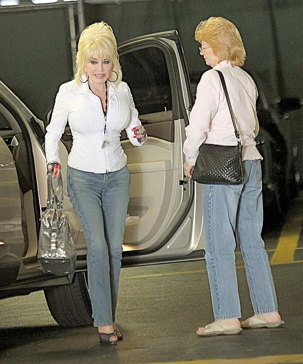 
    Dolly Parton  şi Judy Ogle formează un cuplu lesbian de aproape 40 de aniFoto: Guliver/Splashnews  
