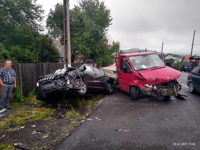 Accidentul a avut loc în Valea Mare Pravăţ. Foto ISU Argeş