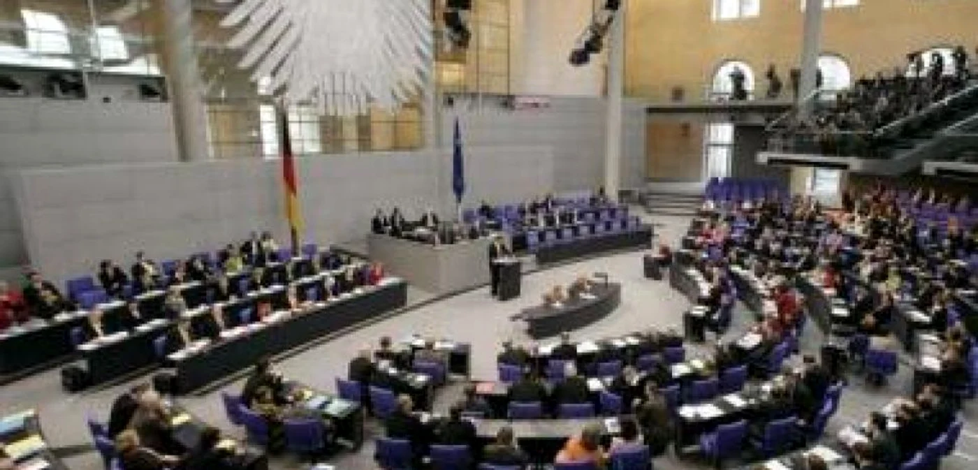 Uniunea amână luarea deciziilor importante pentru ca Agela Merkel să-şi asigure sprijinul în Parlamentul de la Berlin
