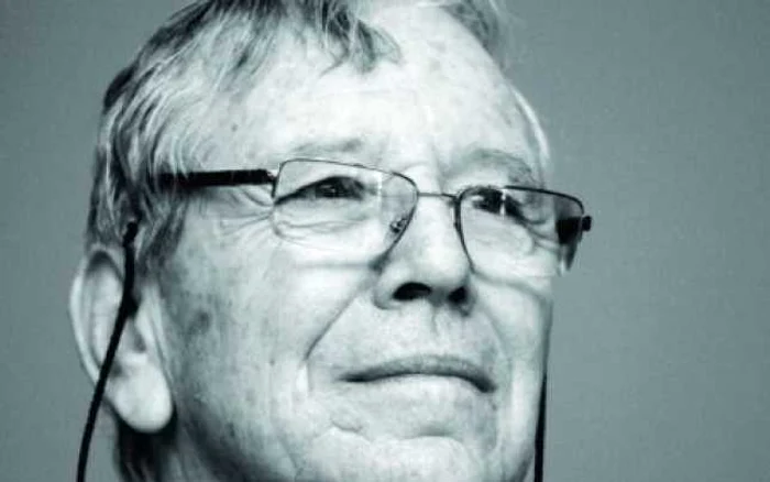 Amos Oz