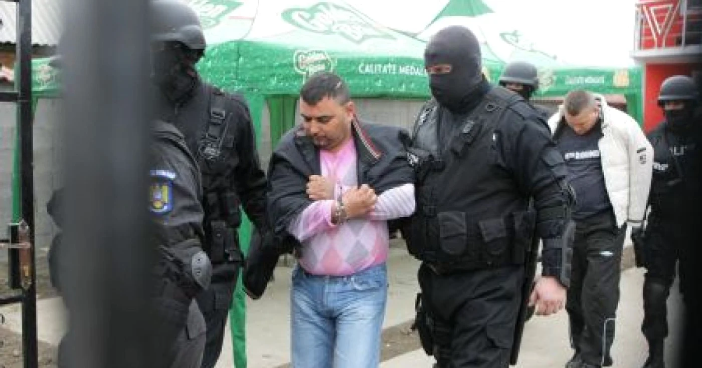 Proxeneţi riscă până la 20 de închisoare
