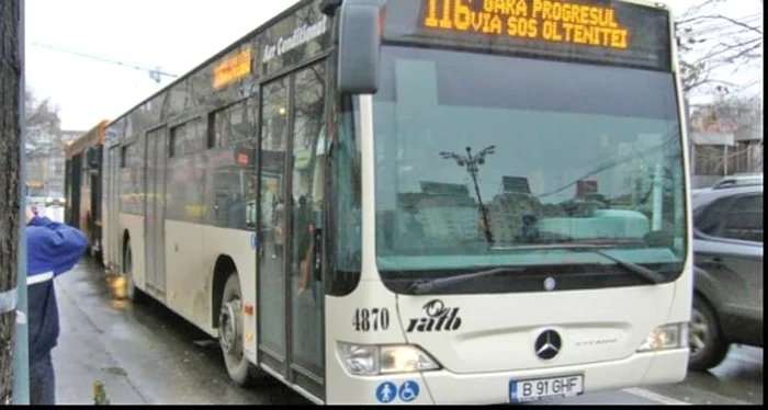 
    Un autobuz de pe linia 116  a fost implicat în accident  