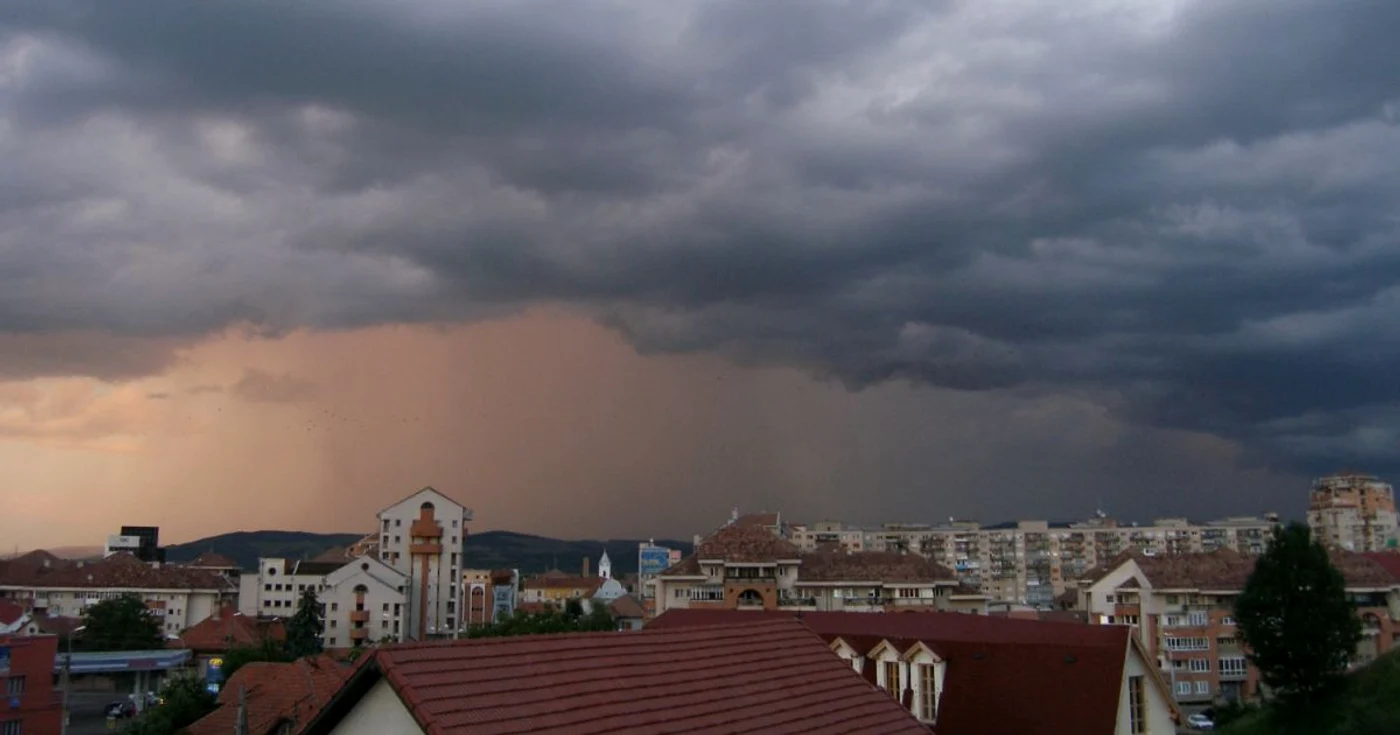 Mai multe judeţe din ţară se află sub Cod galben de furtuni FOTO Adevărul