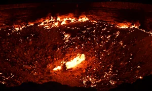 poarta catre iad ar putea in sfarsit sa se stinga dupa 50 de ani cum a aparut craterul urias cuprins de foc in mijlocul desertului 978832 jpg