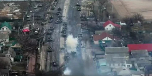 Regiment rusesc de tancuri atacat langa Kiev FOTO Twitter