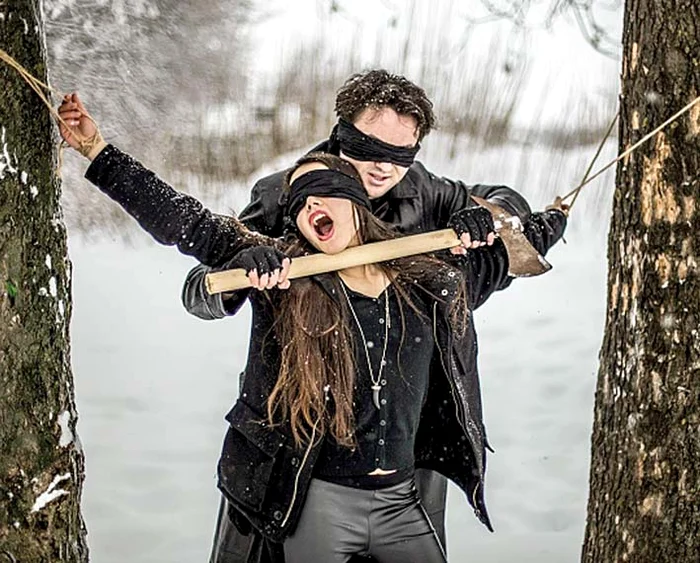 Dansatoarea a fost protagonista unui pictorial cu tente sataniste